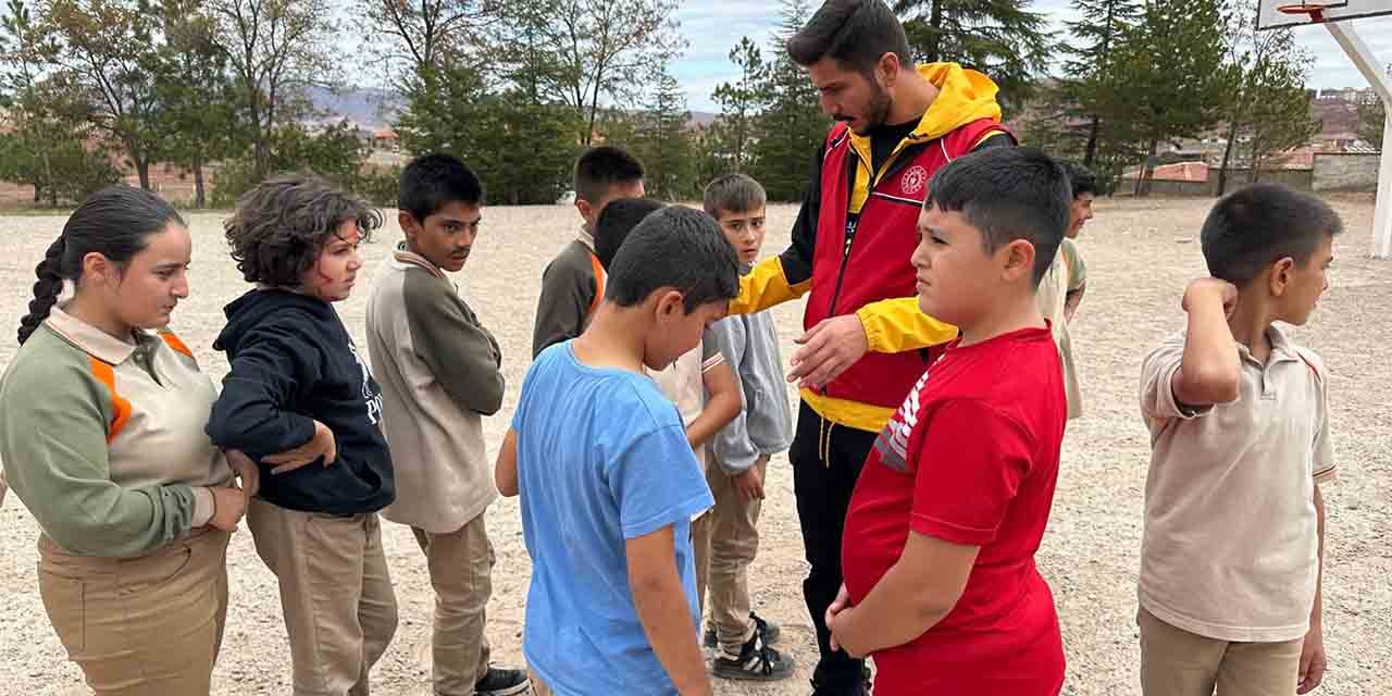 Gençlik Merkezi Çerikli’de öğrencilerle buluştu