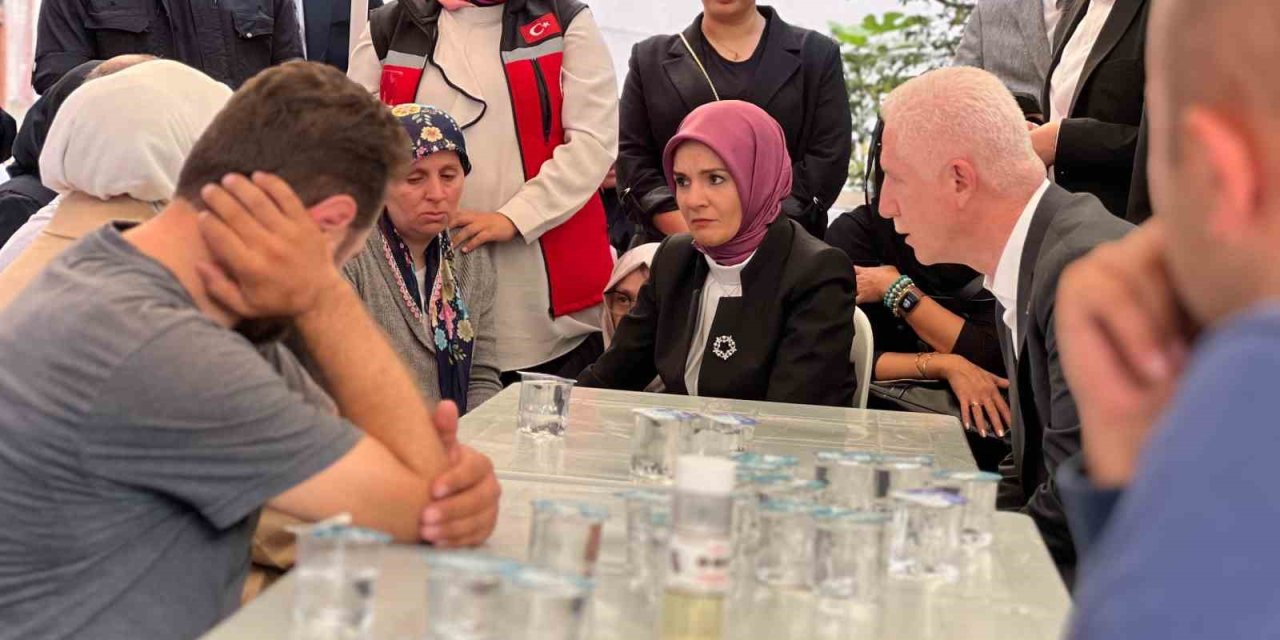 Bakan Göktaş’tan öldürülen iki genç kızın ailelerine taziye ziyareti