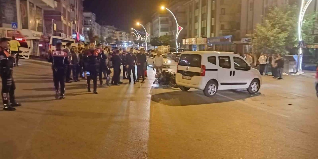 Ankara’da hafif ticari araç ile motosikletli polis ekipleri çarpıştı: 2 polis memuru yaralandı