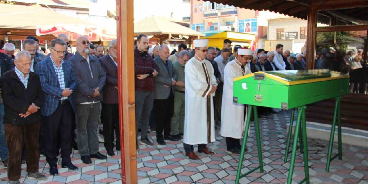 Takla atan otomobilde hayatını kaybeden çocuklar son yolculuğuna uğurlandı