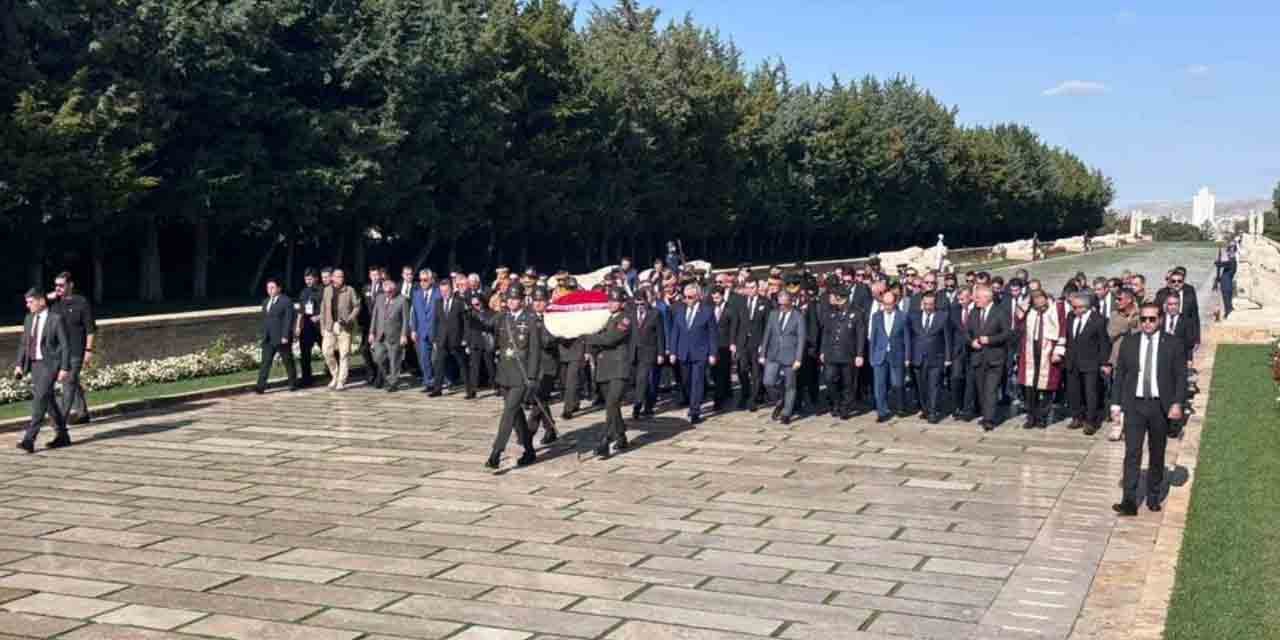 Ankara’nın başkent oluşunun 101. yıl dönümü, Anıtkabir ve 1. Meclis binasında düzenlenen törenlerle kutlandı