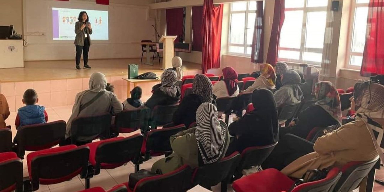 Öğrenci ve velilere madde bağımlılığı eğitimi verildi