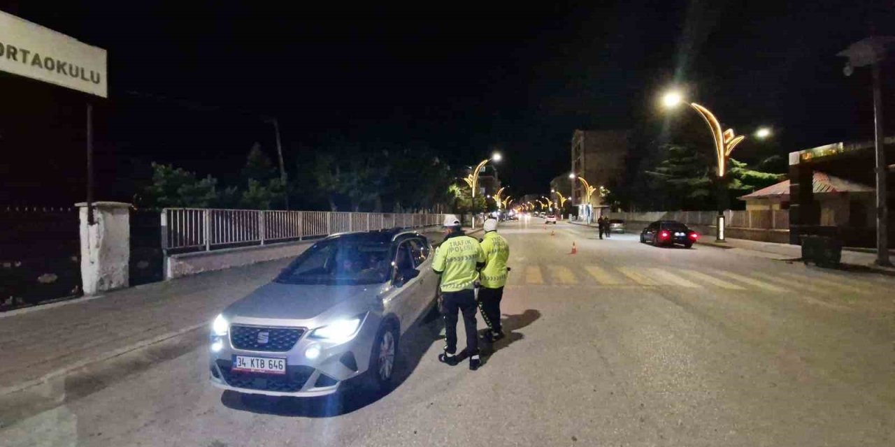 Alaca’da polis ekiplerinden huzur uygulaması