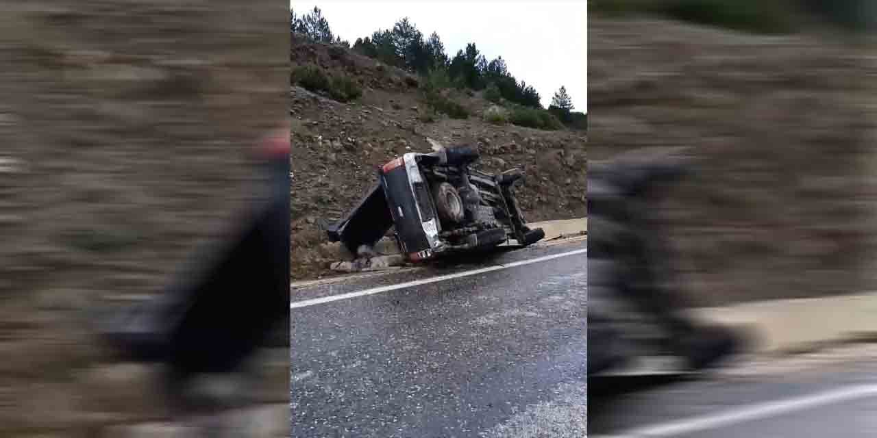 Devrilen pikapın sürücüsü yara almadan kurtuldu