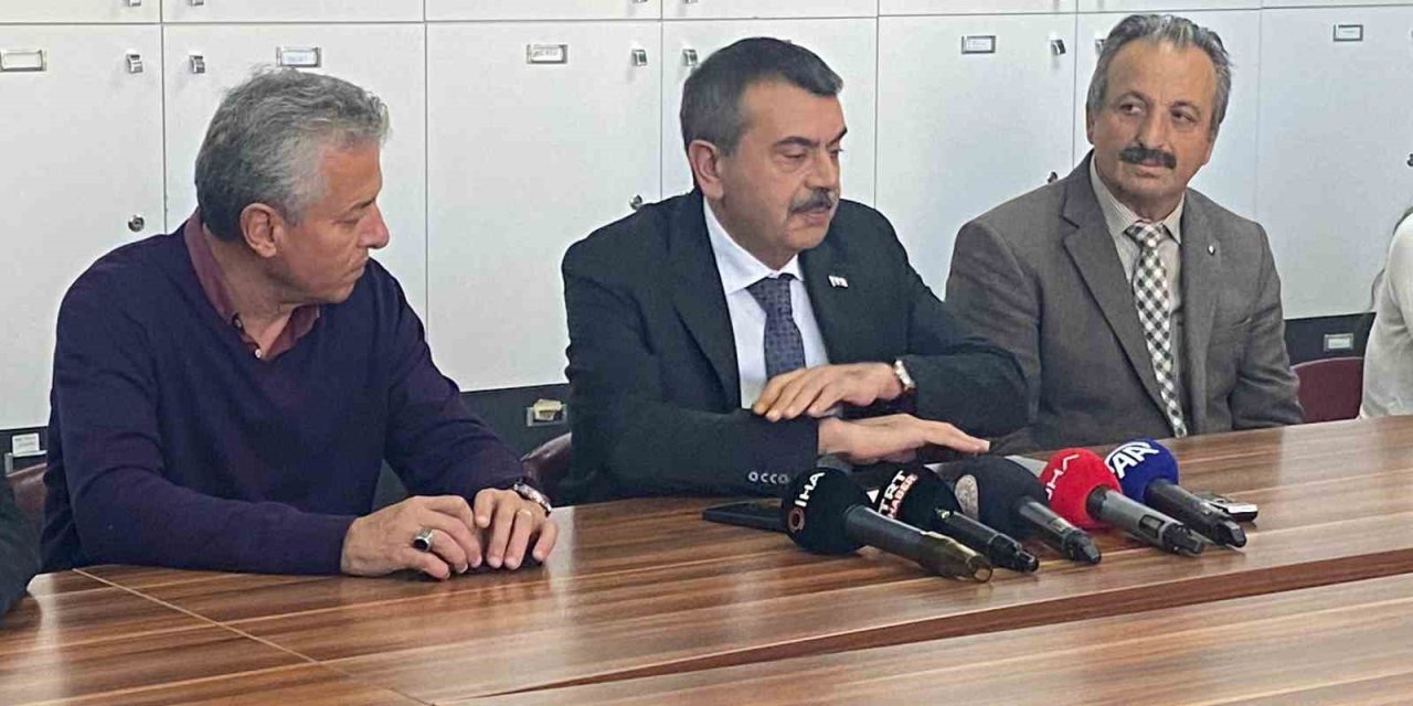 Tekin: “20 yıllık bir öğretmeni test sınavına almak olmaz”