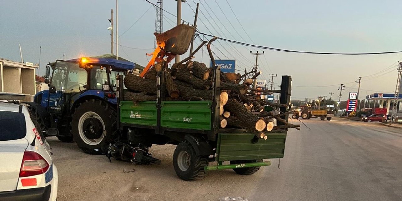 Traktöre çarpan motosikletli ölümden döndü