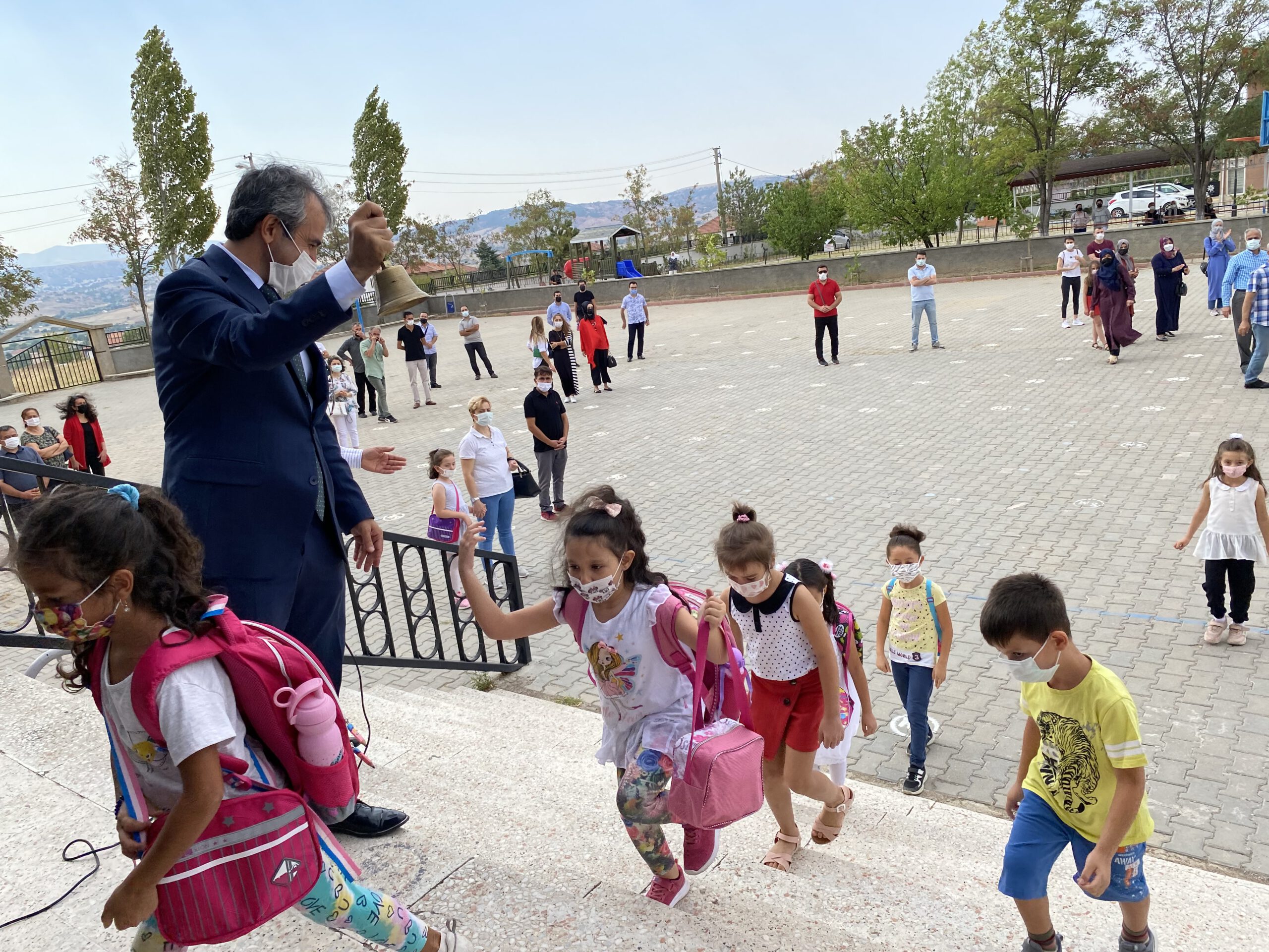 Ders zili uyum süreci için çaldı