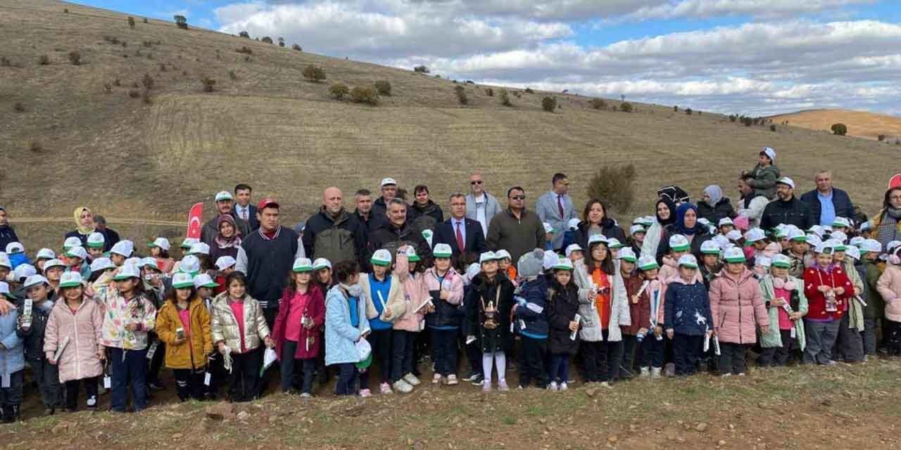 ‘Çocuklar fidanıyla büyüsün’ projesinin ilk fidanları toprakla buluştu