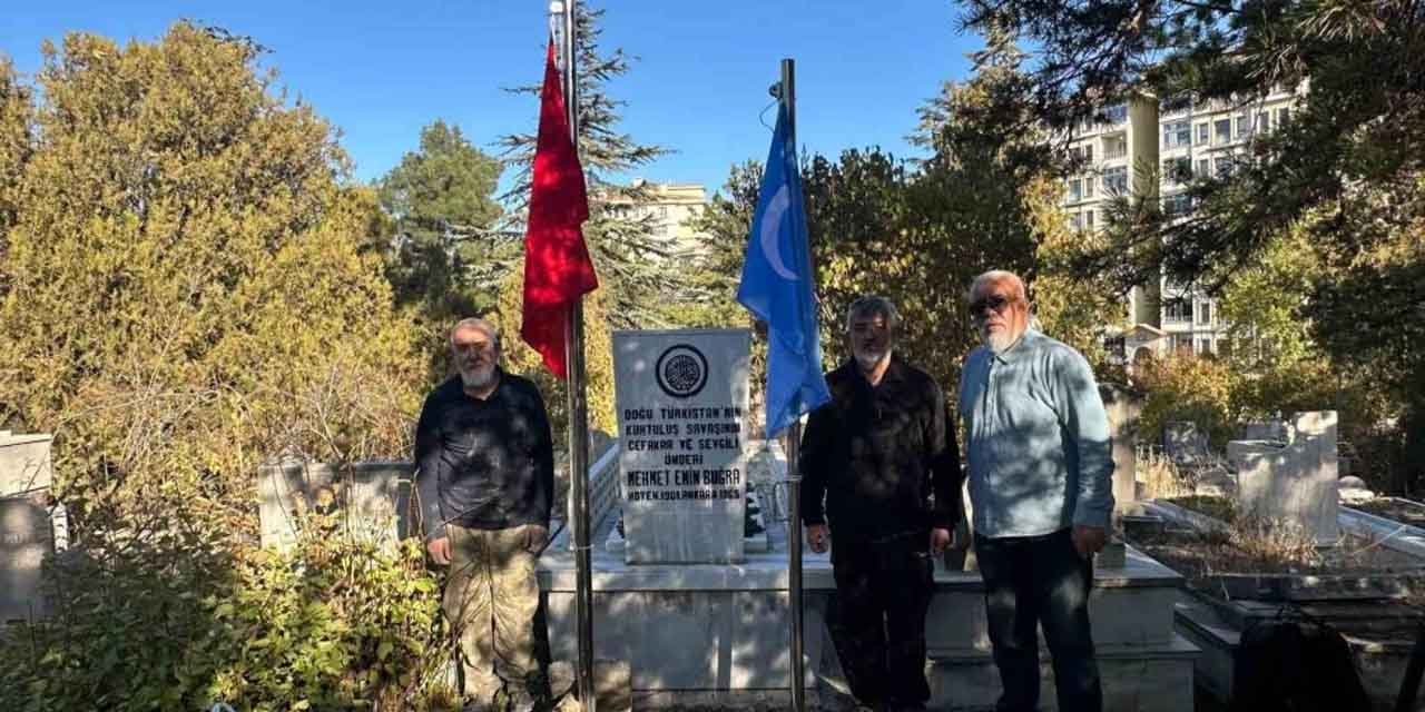 Mehmet Emin Buğra’nın mezarına ülkenin bayrağı dikildi