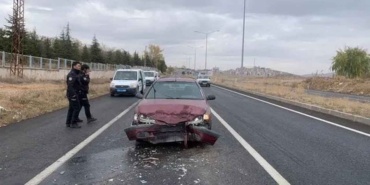 Kırıkkale’de ışıkta bekleyen araca çarptı!