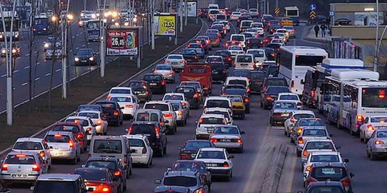 Ankara’da panelvan araç trafikte kargaşa yarattı