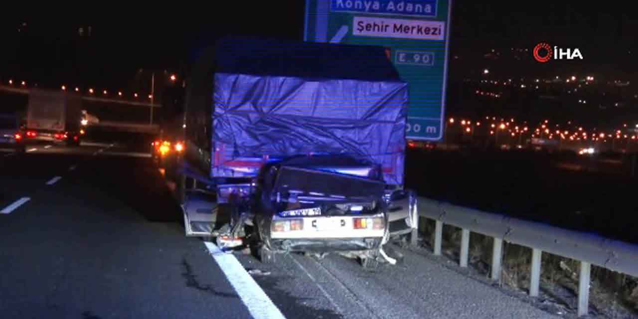 Tıra arkadan çarpan Tofaş otomobil hurdaya döndü: 1 ölü