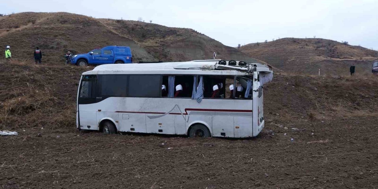 Midibüs şarampole devrildi: 29 yaralı