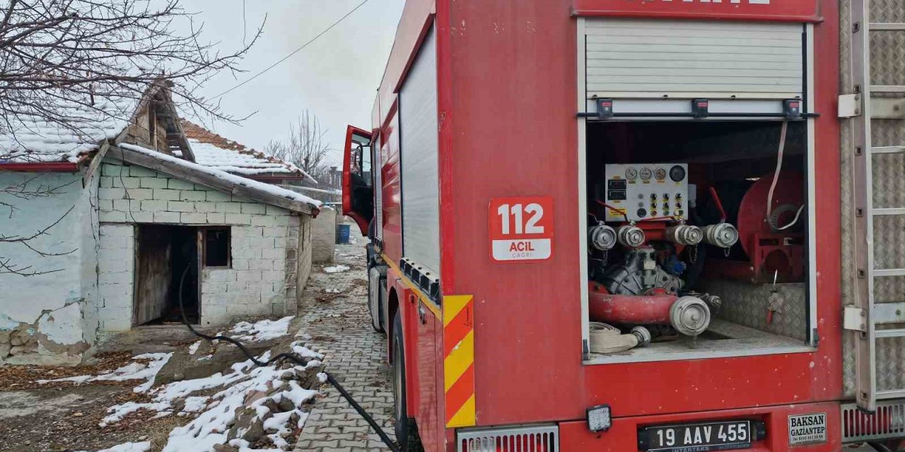 Alaca’da korkutan ev yangını