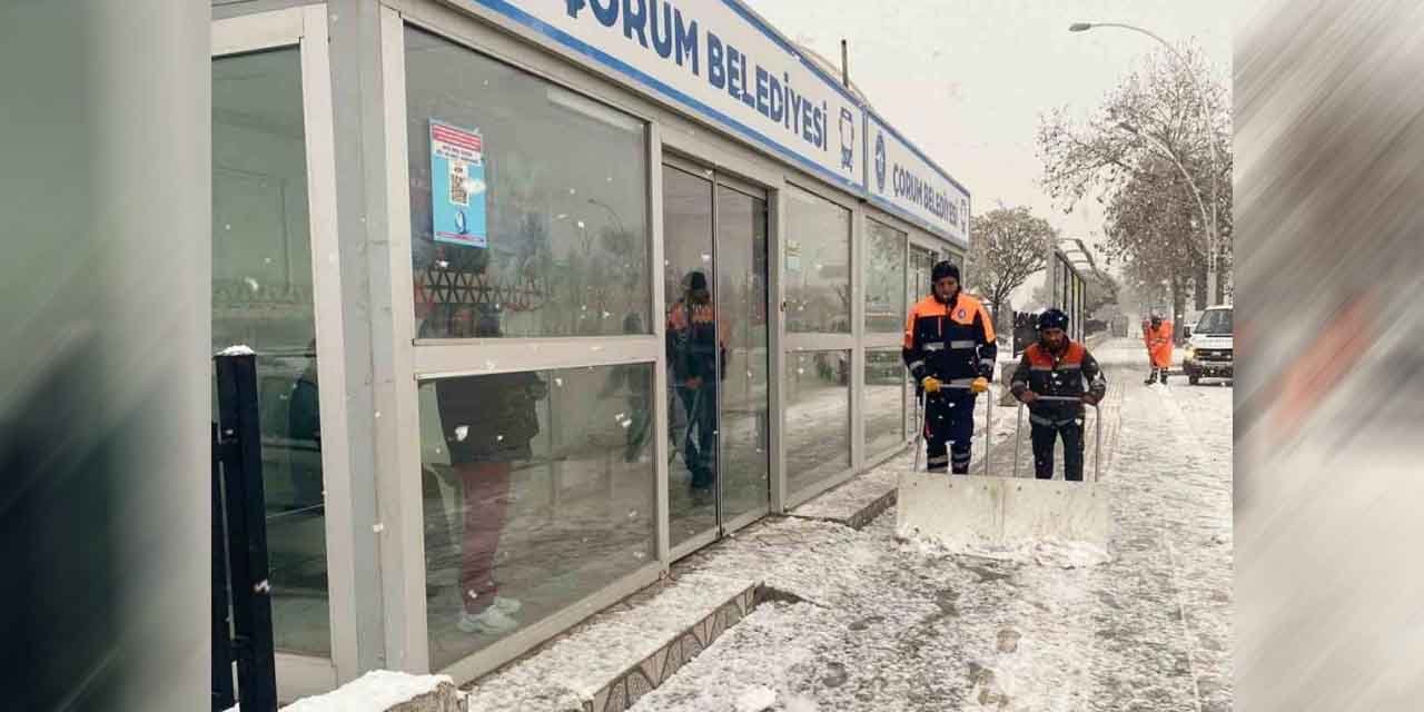 Çorum Belediyesi ekiplerinden kar mesaisi