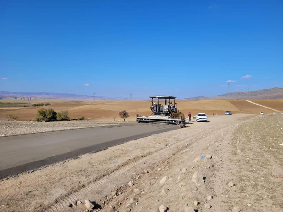 ÇELEBİ'DE BETON YOL ÇALIŞMASI