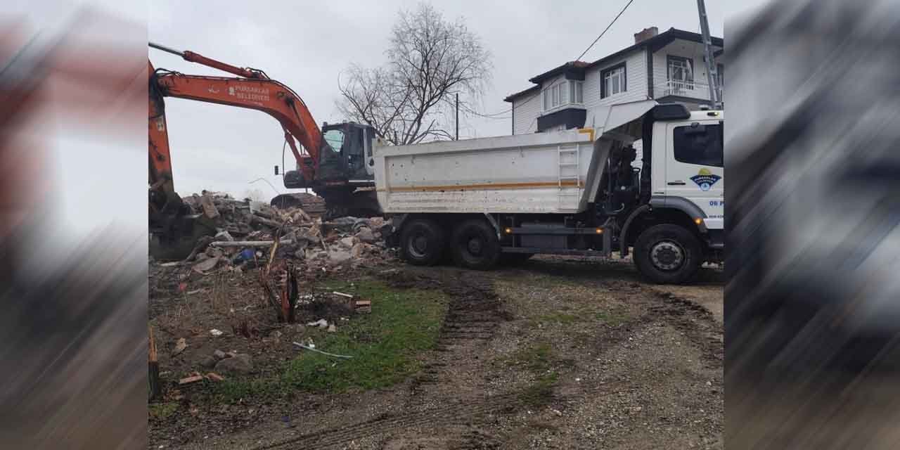 Pursaklar Belediyesi metruk yapıları yıkıyor