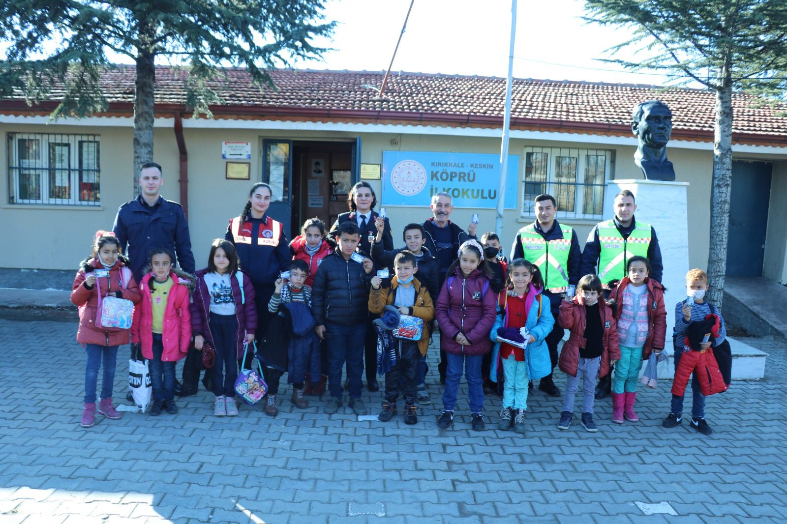 İlkokul öğrencilerine trafik eğitimi