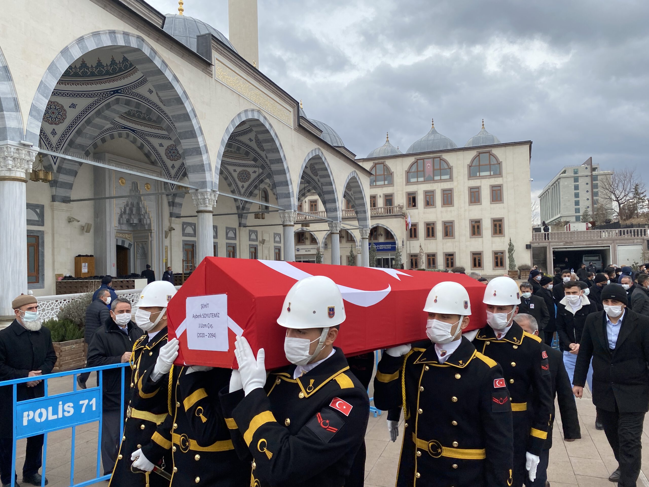 ŞEHİT SOYUTEMİZ SON YOLCULUĞUNA UĞURLANDI