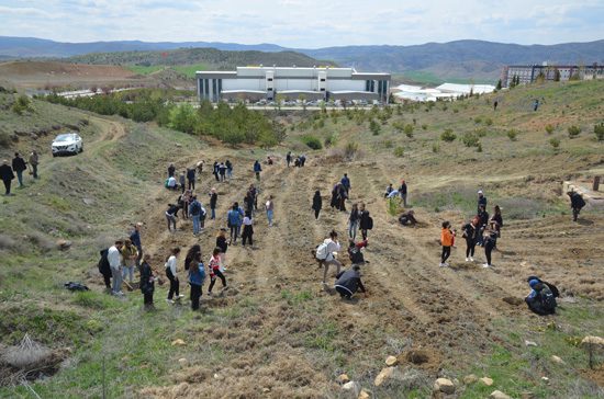 KÜ'nün 30.Yılı Anısına fidanlar toprakla buluşturuldu