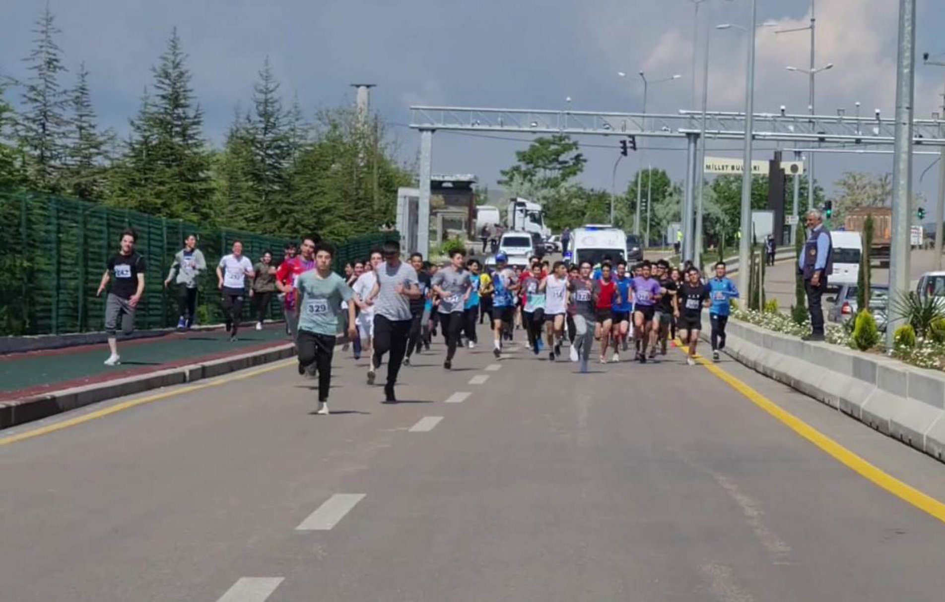 Ekranı Kapat, Dünya'ya Koş