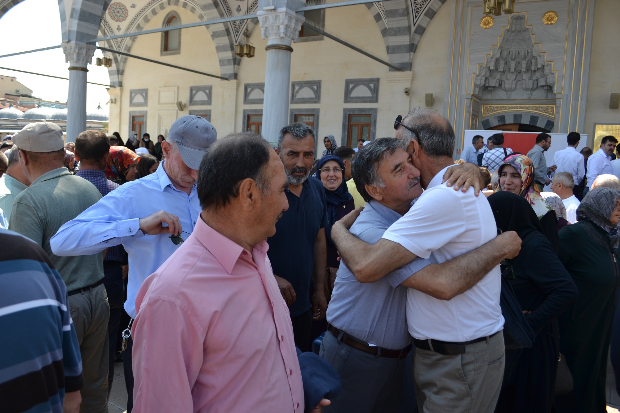 Hacı adayları dualarla uğurlandı