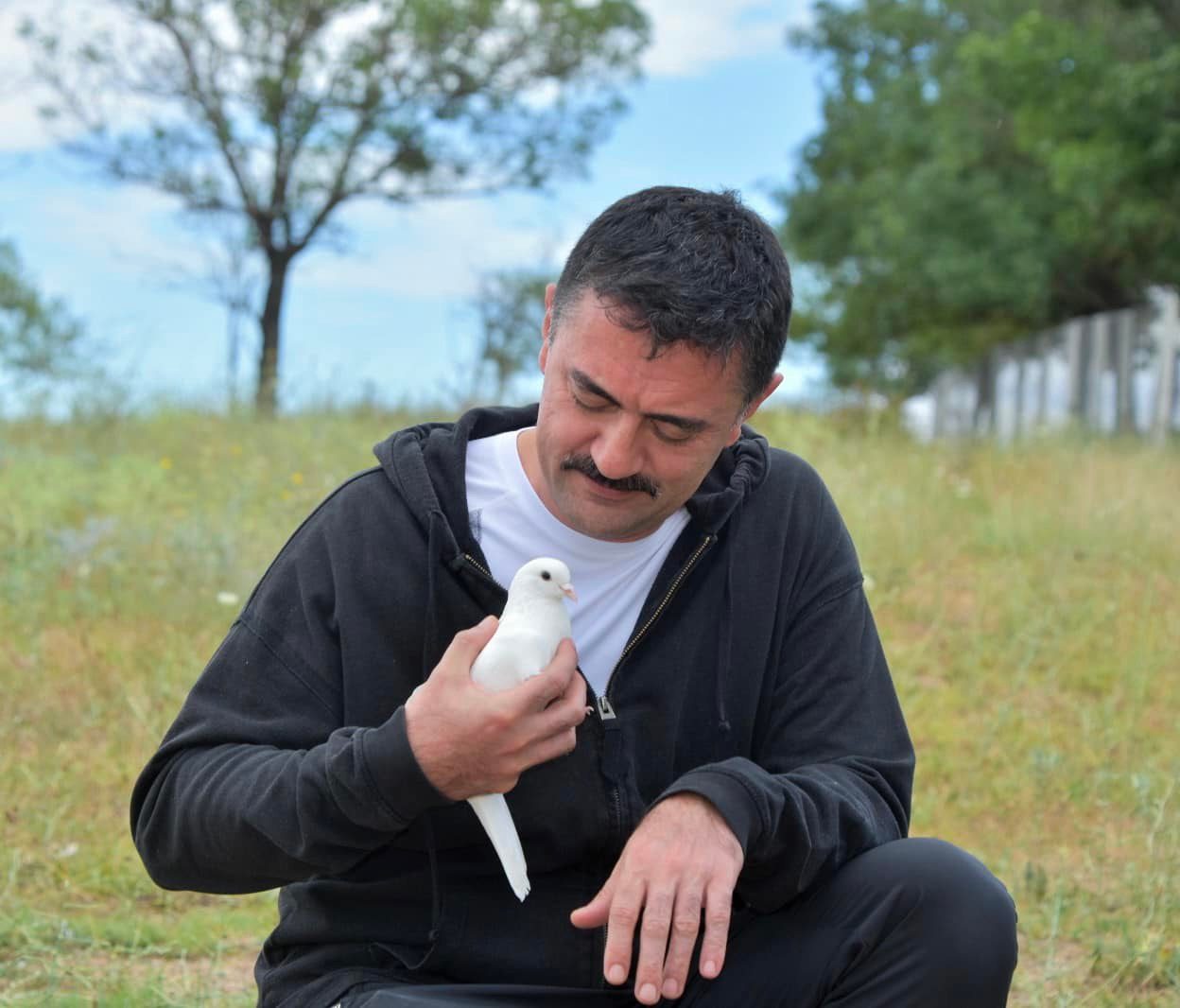 Vali Tekbıyıkoğlu'nun kuş sevgisi