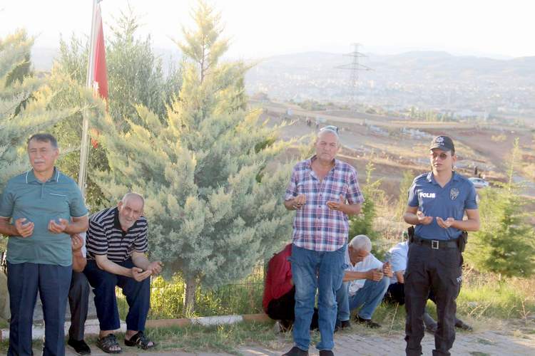 ŞEHİT YILMAZ DİKMEN YEDİNCİ YILINDA DUALARLA ANILDI