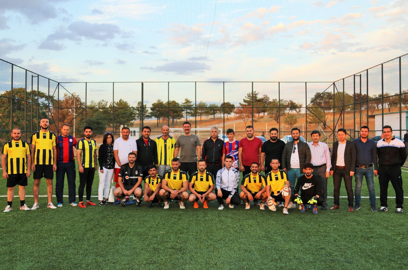 Huzur Köy’de dostluk maçı