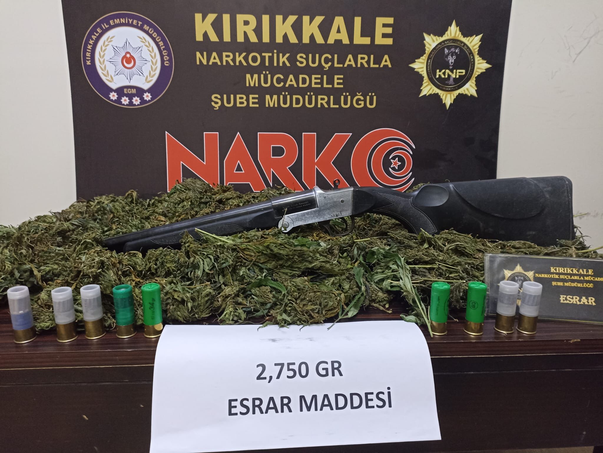 2 kilo 750 gram esrar maddesi ele geçirildi