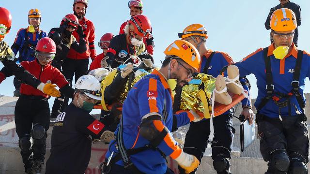 SAAT.18.57’DE ÇÖK-KAPAN-TUTUN