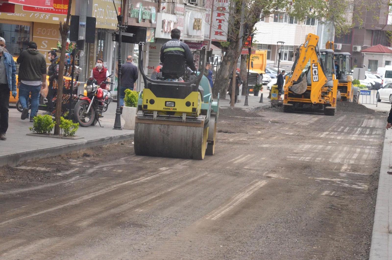 Kırıkkale'de Kapatılan Caddeler Asfaltlanıyor