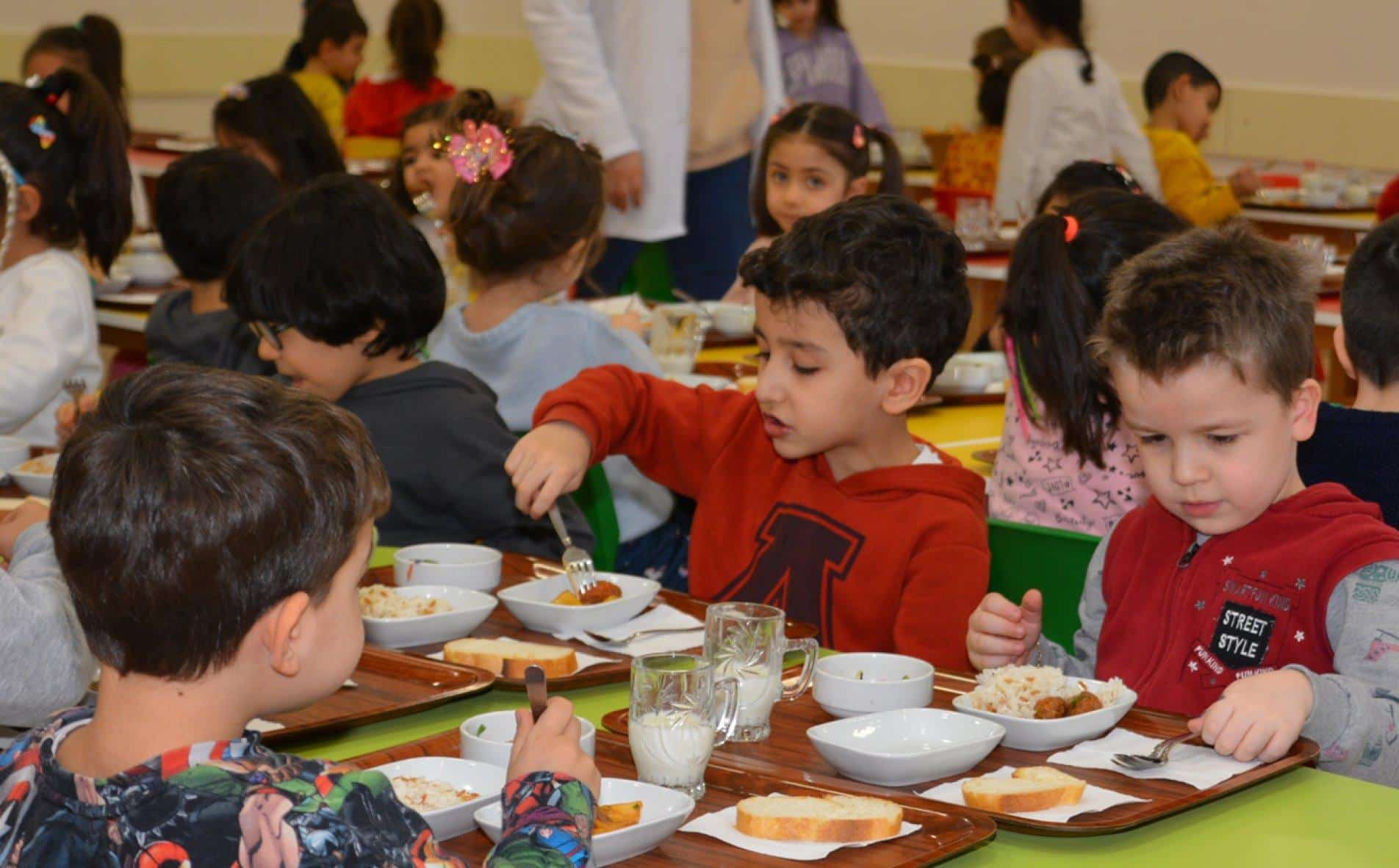 Okul öncesi öğrenciler için ücretsiz yemek hizmeti başladı