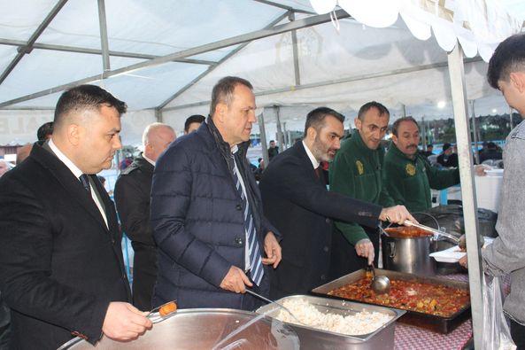 Ak partili adaylar orucunu iftar çadırında açtı