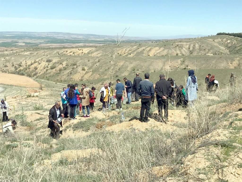 Depremzedeler Fidan Dikme Etkinliğine Katıldı