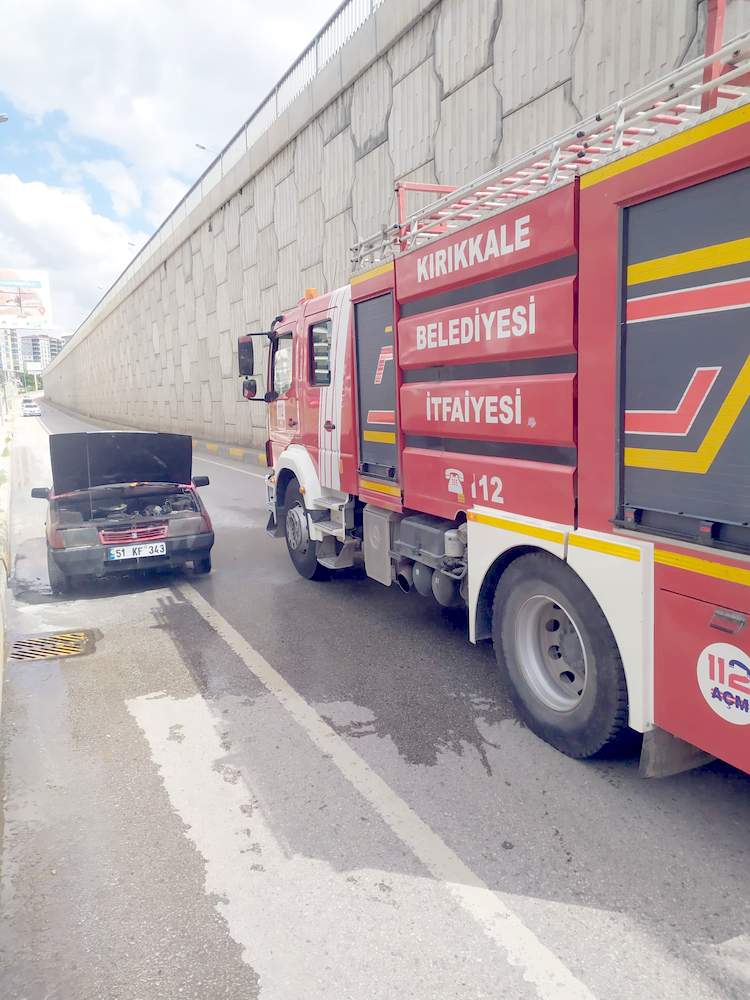 Seyir Halindeki Otomobil Alev Aldı