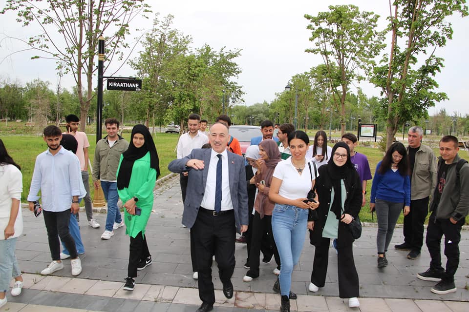 Gençler Sordu Başkan Saygılı Cevapladı