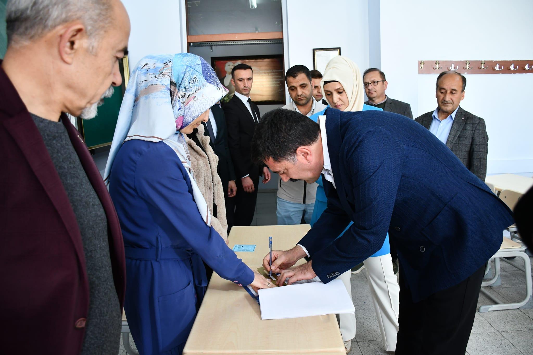 Tekbıyıkoğlu oyunu Fen Lisesi’nde kullanacak