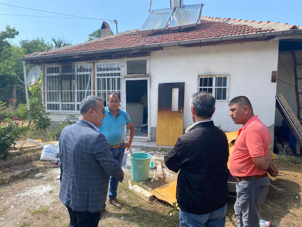 Sulakyurt Belediyesi evi yanan ailenin yaralarını sarıyor