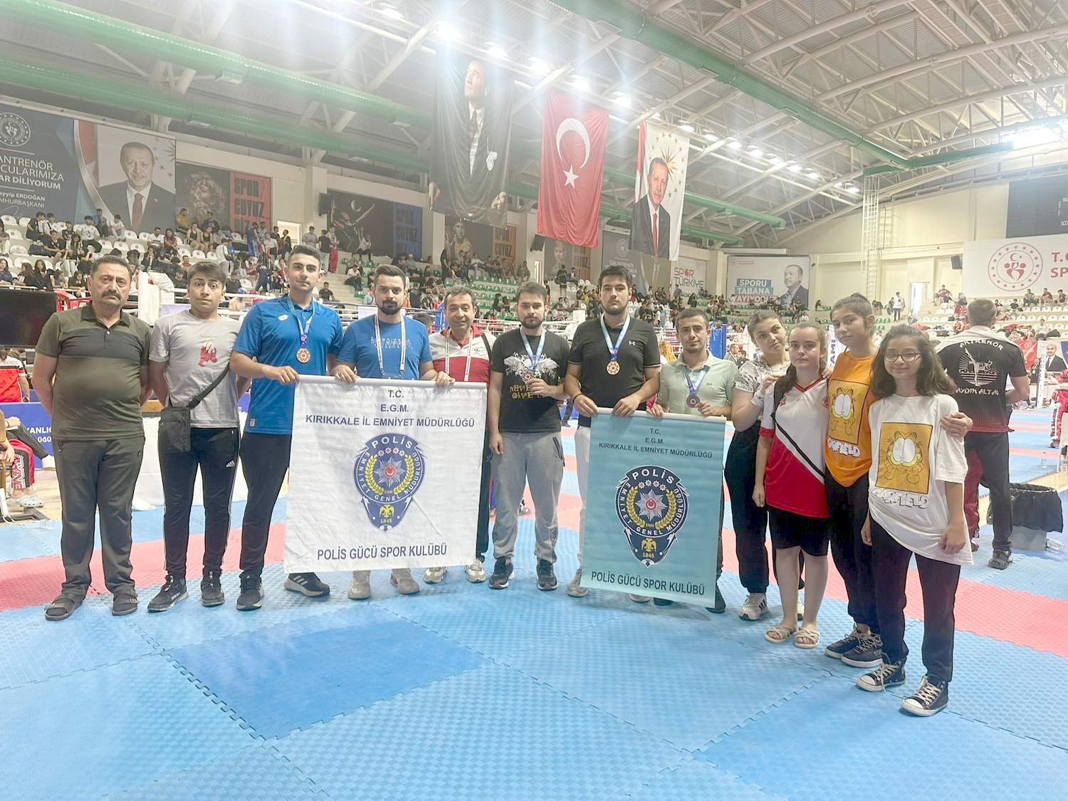 Kick Boks Şampiyonasından Dereceyle Döndüler