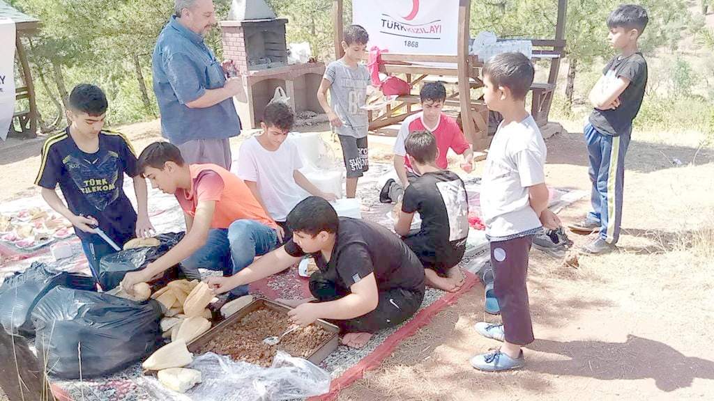 Kızılay gençleri piknikte buluşturdu