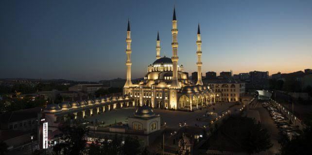 Yarından İtibaren Camilerde Beş Vakit Namaz Kılıncak