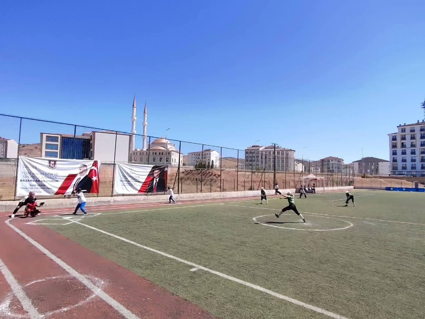 Softbol müsabakaları final müsabakaları ile devam ediyor