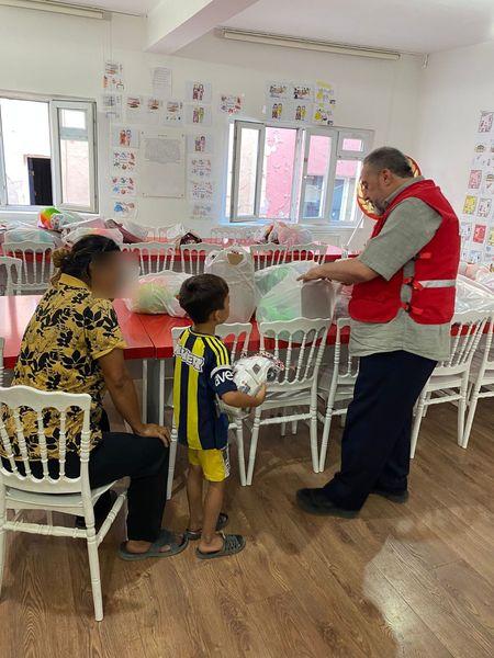 Kızılay Çocuklara Oyuncak Dağıtmaya Devam Ediyor