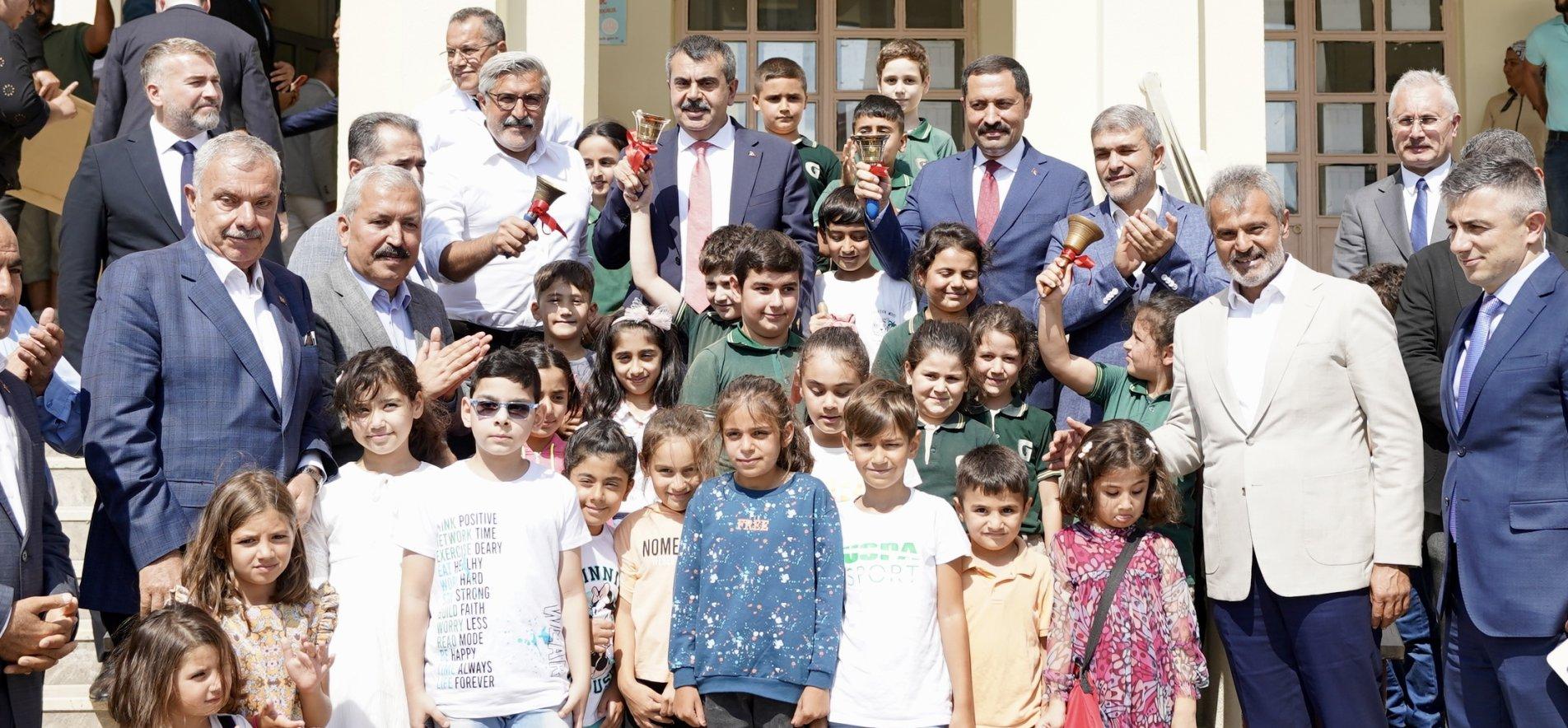 Bakan Tekin, Hatay'da Öğrencilerle Yeni Eğitim Öğretim Yılının İlk Ders Zilini Çaldı