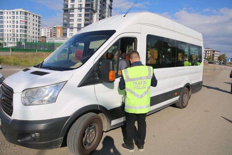 Ülke Genelinde Eş Zamanlı Okul Çevreleri ve Servis Araçları Denetimi Yapıldı