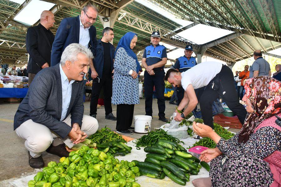 Valisi Makas Cumartesi Semt Pazarını Ziyaret Etti