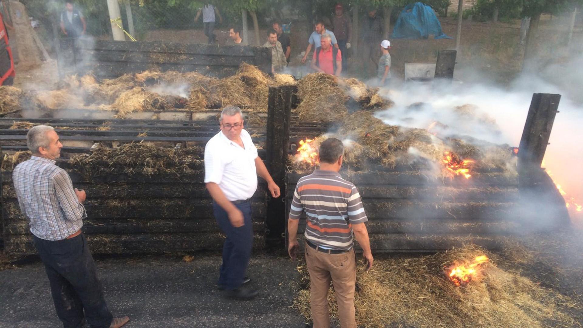 Saman yüklü tır alev alev yandı