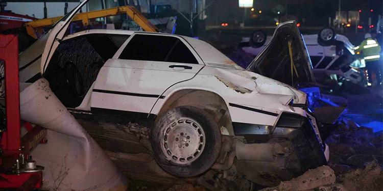Kırıkkale'de feci kaza, 2 otomobil takla attı