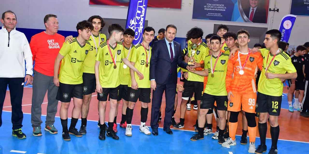Kırıkkale'de Gençler Futsal Müsabakaları tamamlandı